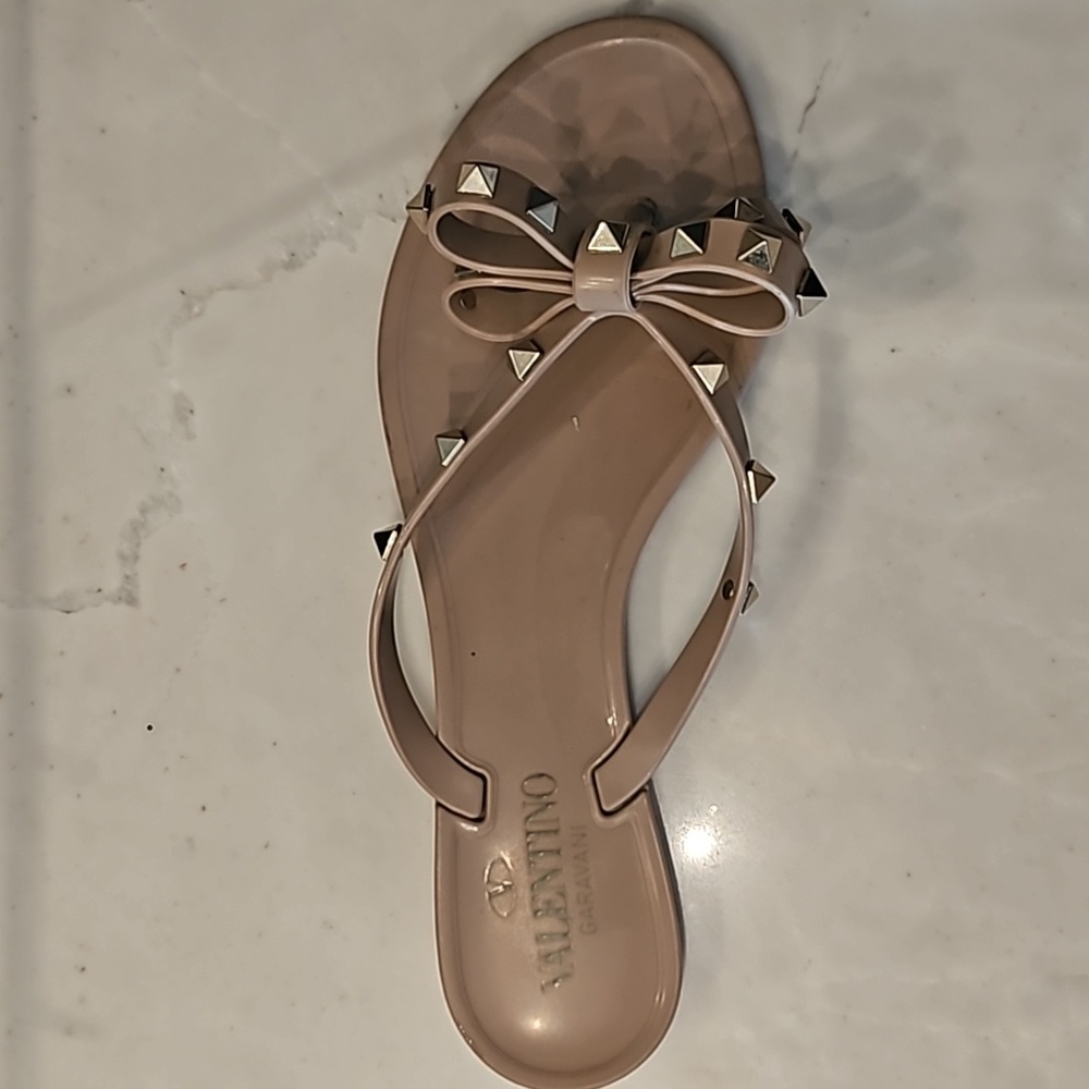 Valentino stud flip flop Left shoe only